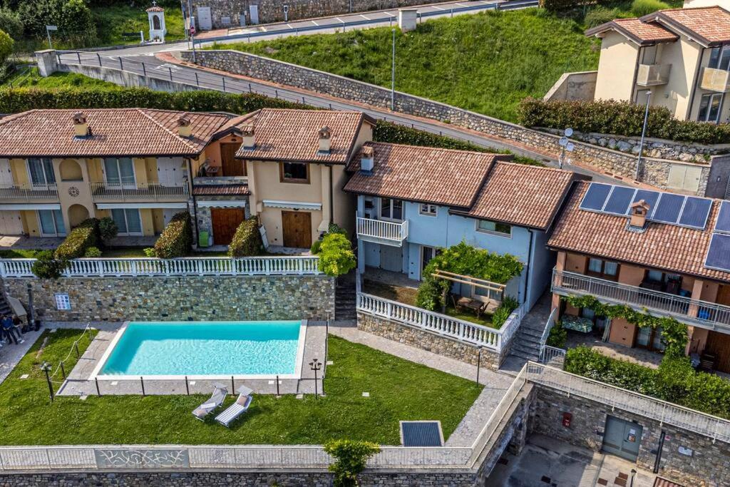 La Dolce Vita - Vista Lago E Piscina Parzanica المظهر الخارجي الصورة